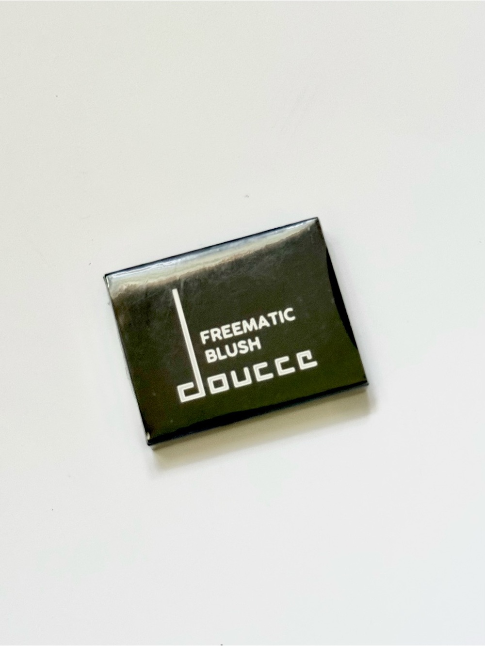 Doucce Freematic Blush Compact, Color Zen Orange, NEW, Cruelty Free 0.10 oz